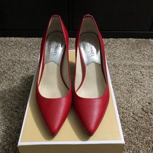 Michael Kors Flex Mid Pump Size 6
